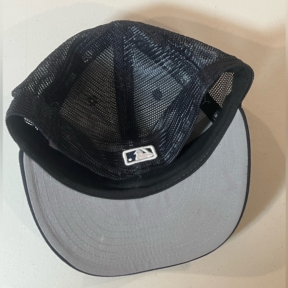 New Era On-Field NY Yankees New York Size 7 Classic Navy Mesh Cap Hat Unisex - Picture 7 of 8